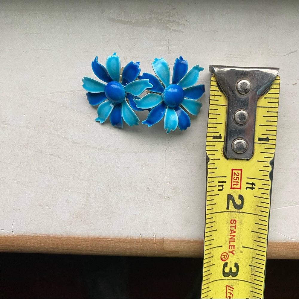Clip on vintage earrings - Picture 6 of 7